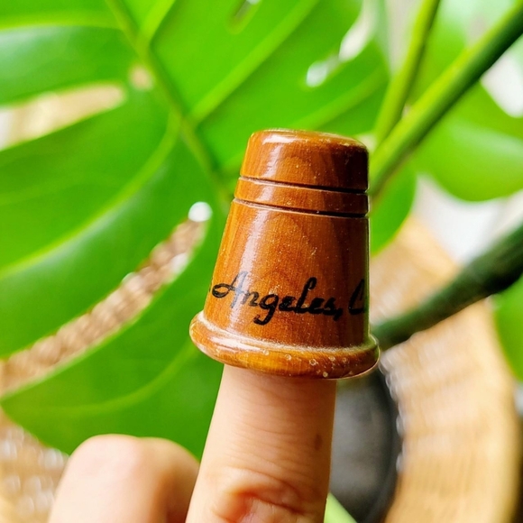 Vintage Los Angeles Classic Wooden Thimble - Picture 1 of 6